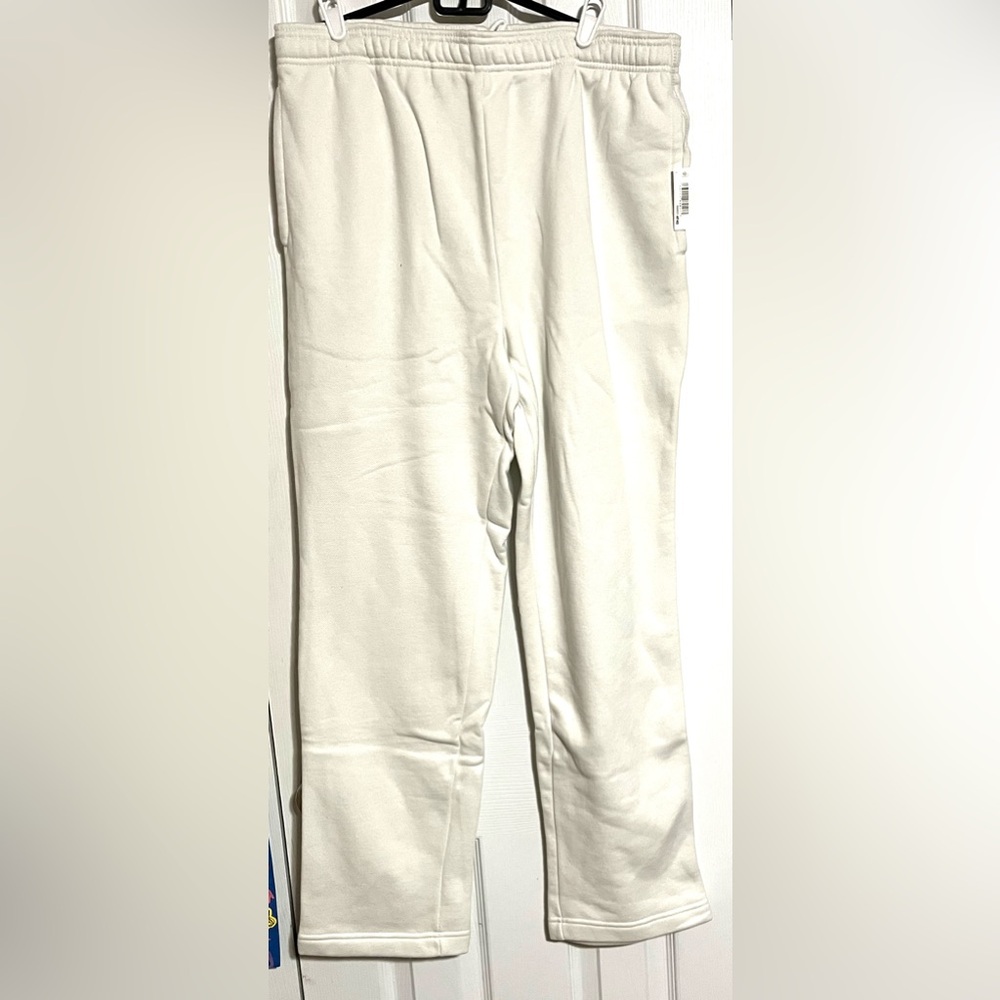 Amazon Essentials Men's Cream Joggers